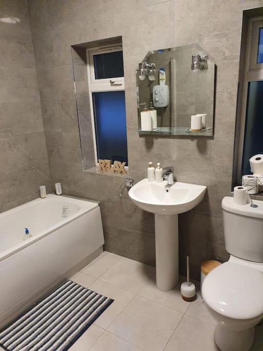 Private 3 Bedroom House Ideal For Family & Friends Killybegs Zewnętrze zdjęcie